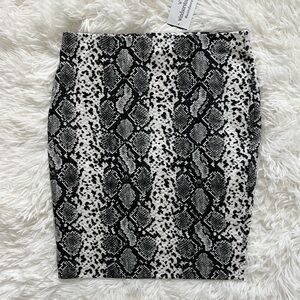 Windsor Fitted Snakeskin Mini Pencil Skirt Size XS